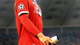 Ameliyat edilecek olan Van Dijk, sahalardan uzun süre ayrı kalabilir