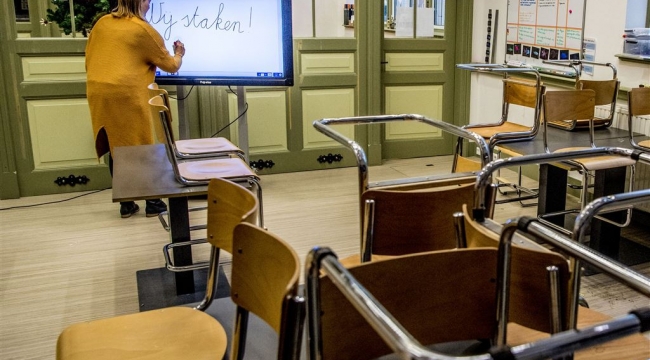 Hollanda'da 500 okulda koronavirüs vakası