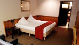 Hollanda'da kafe ve barların kapanması sonrası gençlerin tercihi