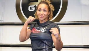 Dünyaca ünlü Hollandalı kadın boksör Müslüman oldu