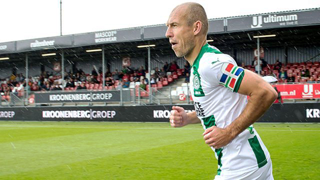 Futbola geri dönen Arjen Robben, yeniden sakatlandı