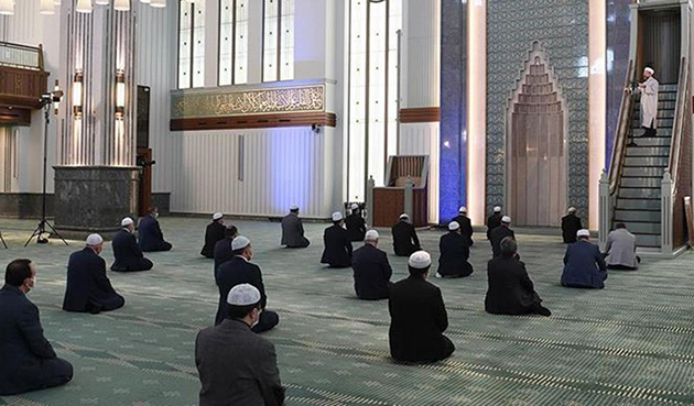 Hollanda'da Diyanet Vakfı, Cuma namazları konusunda kararını verdi