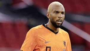 Ryan Babel Hollanda'da kaldı