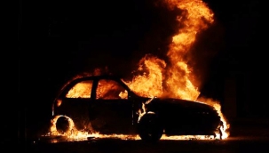 Belediye başkanının çağrısına rağmen Veen'de otomobiller ateşe verildi