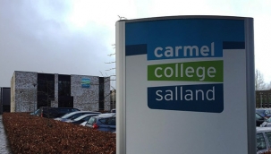 Hollanda'da koronavirüs yüzünden okul kapısına kilit vuruldu