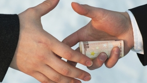 Hollanda'da vergi dairesinin 'sahtekarlıkla' suçladığı aileler 30 bin euro ile susturulacak