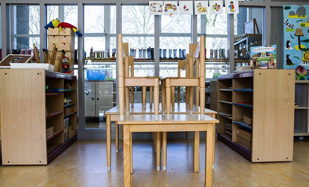 Hollanda'da okulların açılması ertelendi