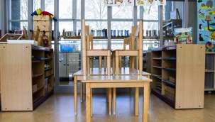 Hollanda'da okulların açılması ertelendi