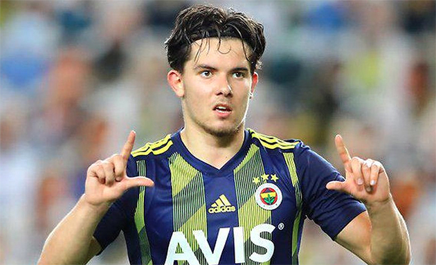 Fenerbahçeli futbolcu Ferdi Kadıoğlu, Türk Milli Takımı'nı seçme konusunda kararsız