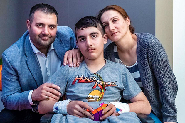 Hollanda'da 13 yaşındaki Ömer Usta, beyin tümoruyla savaşını kaybetti
