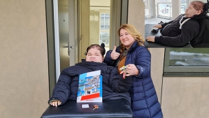 Hollanda'da 21 yıldır yatağa mahkum olan ve 'onurlu' hayat mücadelesi veren Türk genci için yardım kampanyası başlatıldı