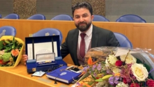 Hollanda'da aralarında Türkiye kökenli milletvekillerinin de bulunduğu 69 vekil siyasete veda etti