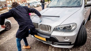 Hollanda'da koroavirüs önlemlerini hiçe sayan kilise cemaati Hollandalı gazetecileer saldırdı