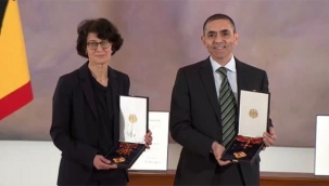 Koronavirüs aşısı mucitleri Uğur Şahin ve Özlem Türeci'ye Almanya'da liyakat nişanı