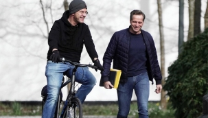 Hollanda, 21 Nisan'da teras ve mağazaları açmaktan vazgeçti