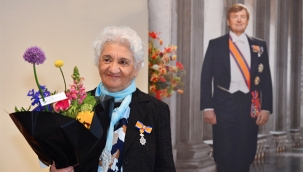 Hollanda'da 16 Türke Kraliyet Nişanı verildi