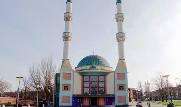 Hollanda'da bir camiye 'Müslümanlar diri diri yakılmalıdır' yazılı tehdit mektubu gönderildi