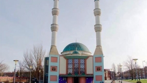 Hollanda'da bir camiye 'Müslümanlar diri diri yakılmalıdır' yazılı tehdit mektubu gönderildi