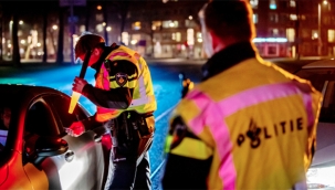 Hollanda'da sokağa çıkma yasağına uymayan 95 bin kişiye para cezası kesildi