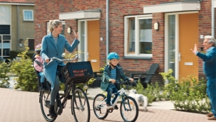 Hollanda'da VVN'den ebeveynlere çağrı: "Artık çocuklarınızı arabayla okula getirmeyin"