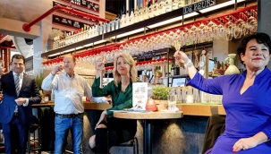 Hollanda'nın Utrecht kentinde bazı kafe ve restoranlar deney amaçlı açıldı