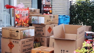 Hollanda'nın Zoetermeer kentindeki bir evde ele geçirilen kaçak havai fişek sayısı korkuttu