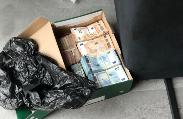 Hollanda Polisi, 400 bin euro nakit paraya el koydu