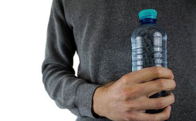 Hollanda'da mahkeme, su içtiği için işten çıkarılmayı haklı buldu