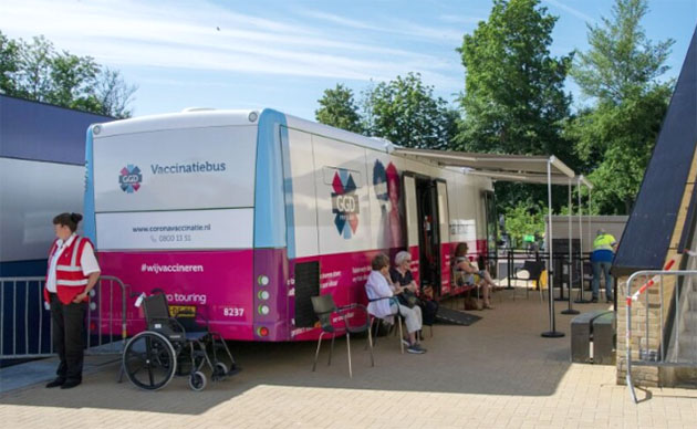 Hollanda'da toplu aşılama kampanyasında 'aşı otobüsleri' devreye giriyor