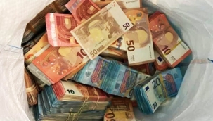 Hollanda plakalı bir otomobilde ele geçirilen 910 bin euroya el konuldu