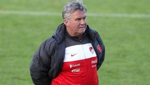 Guus Hiddink, 74 yaşında teknik direktörlüğü bıraktı