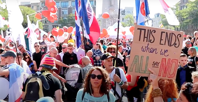 Hollanda'da 20 bin kişi Kovid-19 önlemlerini protesto etti