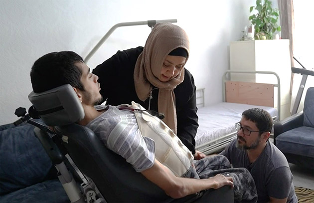 Hollanda'da ağır bedensel engelli Türk genci Abdullah'a engelli park yeri verilmiyor