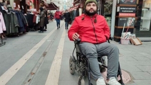 Göbeğindeki sivilceyi sıktı, felç oldu!