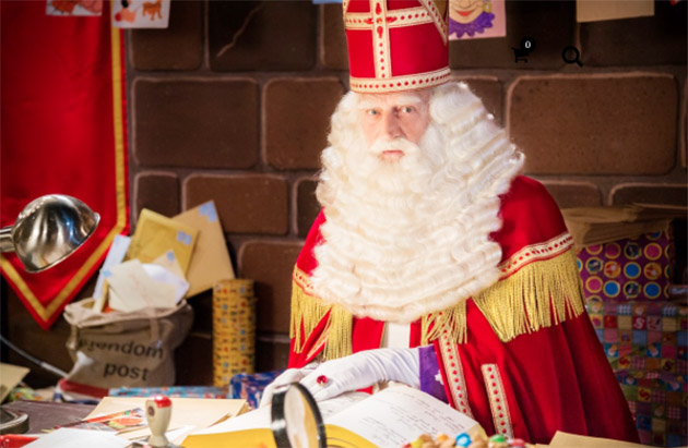 Hollanda'da Demreli Aziz Nikola çocukalara hediye dağıttı