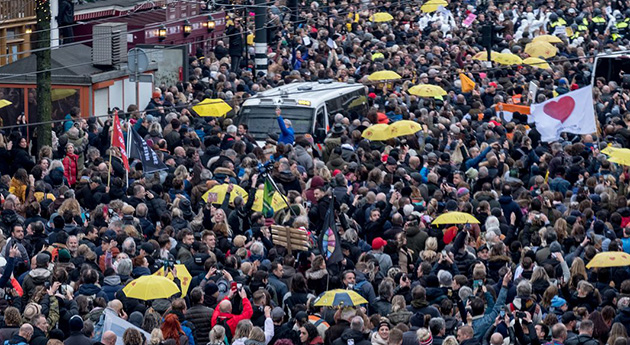 Başkent Amsterdam'da düzenlenen protestolarda 30 kişi gözaltına alındı