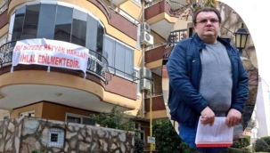 Beslediği sokak kedilerinin mamalarının toplatılmasına isyan eden Hollandalı, tepkisini pankartla dile getirdi
