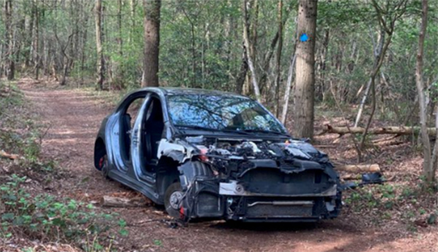Çalıntı Mercedes,  yağmaladıktan sonra ormana terk edildi