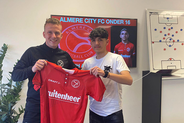 Genç yetenek Melih Arda Saygı, Hollanda ikinci futbol ligi takımlarından Almere City'e  imza attı