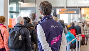 Başkent Amsterdam'da Schiphol havalimanındaki kaos devam ediyor, Türk yolcular saatlerce bekliyor