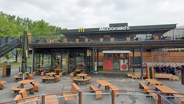 Hollanda'da McDonald's teraslarına sigara içme yasağı getirdi