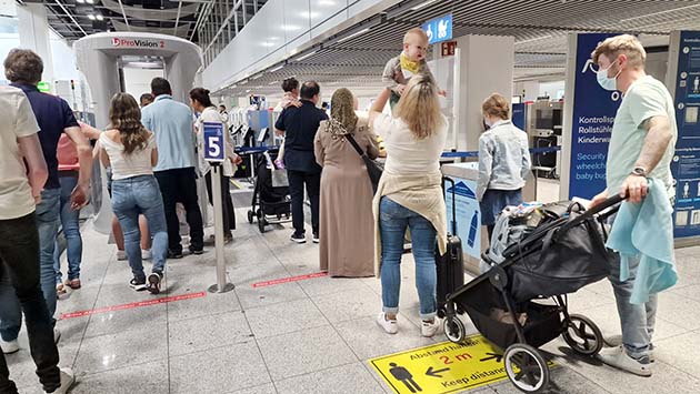 Schiphol havalimanı yolcuların tazminatlarını ödemeye başladı