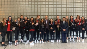 Dünya Şampiyonası'na hazır olan A Milli Kadın Voleybol Takımı Hollanda'ya geldi, Türklerden destek bekliyor