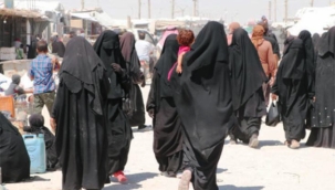 Hollanda DEAŞ'lı 12 kadını ve 28 çocuğu geri getirdi