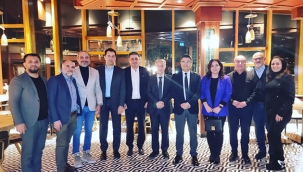 Hollanda'da Sivil Toplum Kuruluşları'nın ülkede görev süreleri dolan başkonsoloslar için veda töreni yarışı devam ediyor