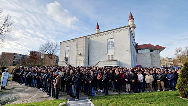 Depremde kaybedilen canlar için Hollanda'da gıyabi cenaze namazı kılındı