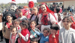 Hollanda'daki Türk çocuklara "deprem bölgesindeki bir çocuk ile mektup arkadaşı ol" çağrısı
