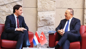 T.C. Dışişleri Bakanı Mevlüt Çavuşoğlu, Hollanda Dışişleri Bakanı Wopke Hoekstra ile görüştü, Hollanda vize işelemlerini sürdürmeye devam edecek