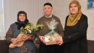 Amsterdam Belediye yönetiminden, Yılmaz ailesine 70.evlilik yıl dönümü kutlaması