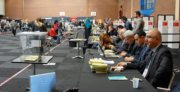 Hollanda'da Türkler 14 Mayıs seçimlerini bekliyor